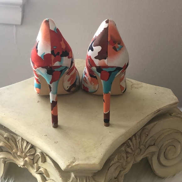 Charles David, women pumps - Picture 3 of 5